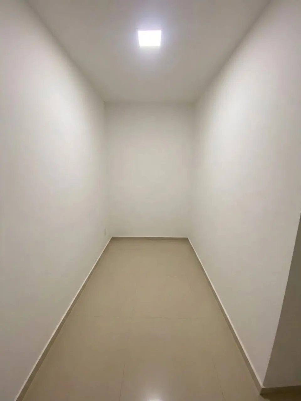 3-bedroom apartment with a balcony and 1 parking spot — photo 4