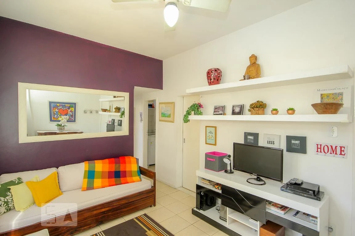 Furnished 2-bedroom apartment with laundry area — photo 10