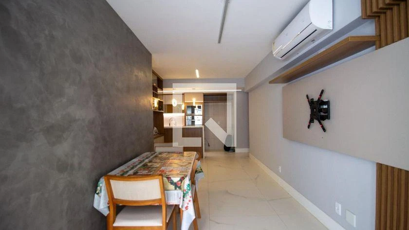 Furnished house, 118 m², with a glass-enclosed balcony