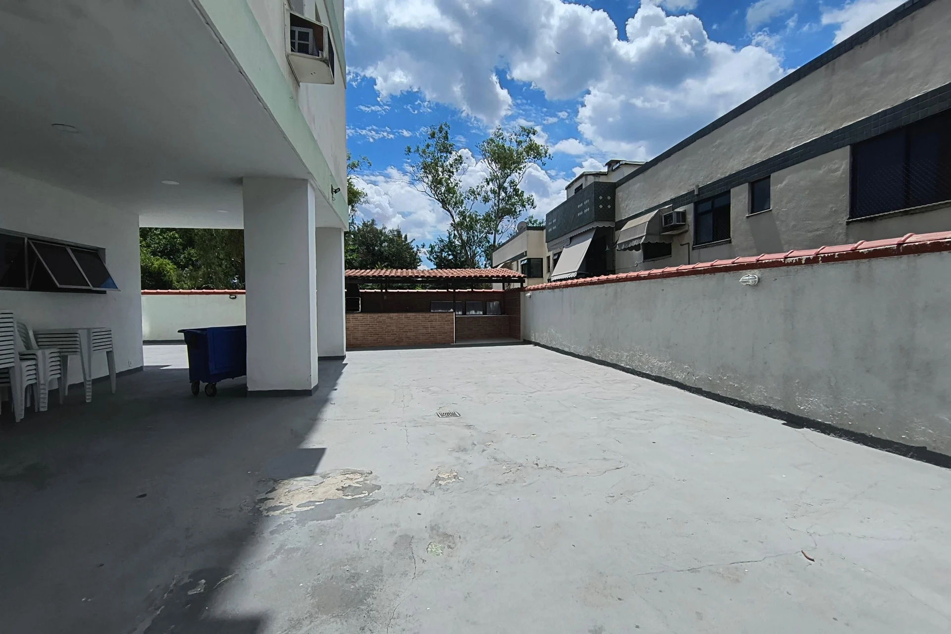 Furnished 2-bedroom apartment with a balcony — photo 47