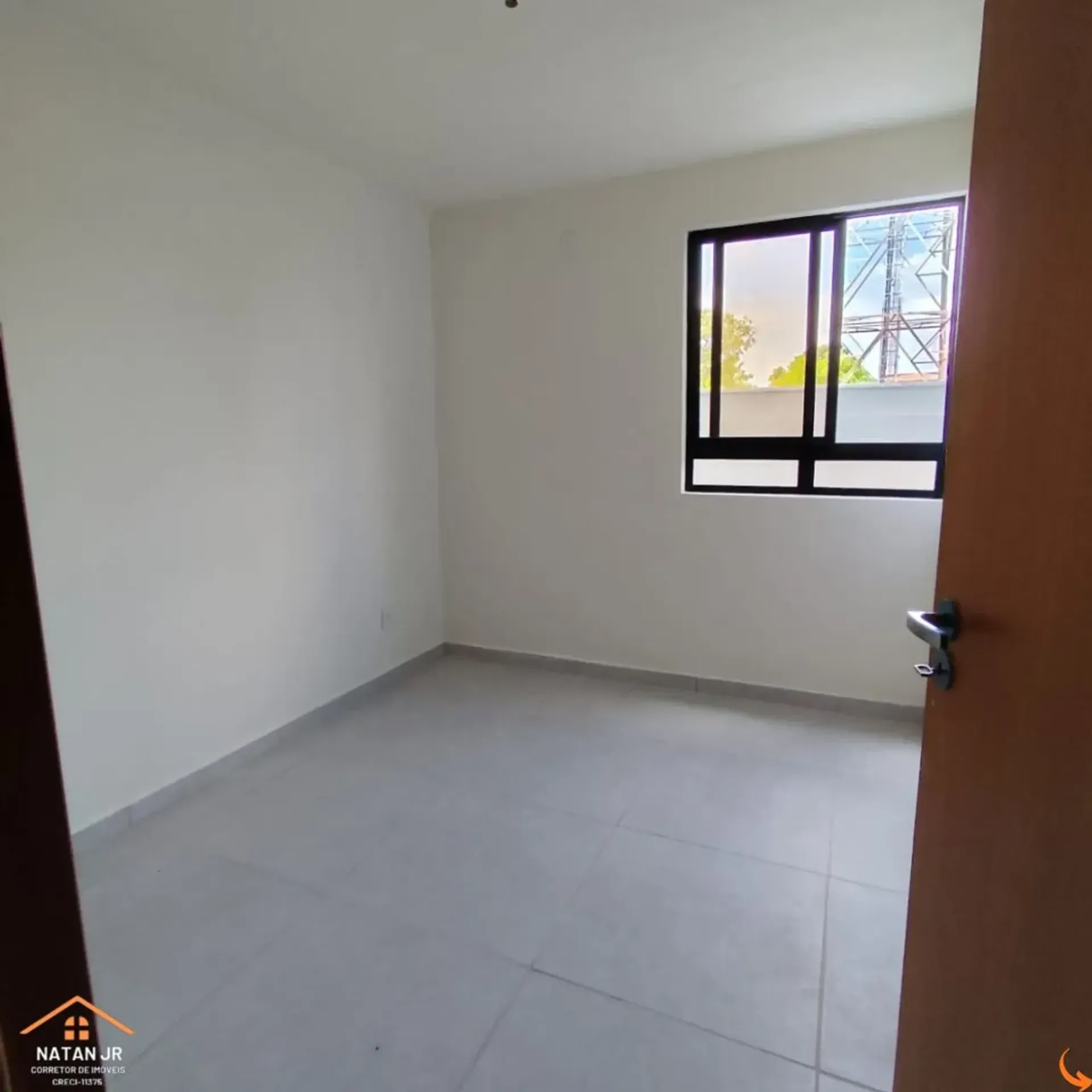 2-bedroom apartment in a building with a gym — photo 5