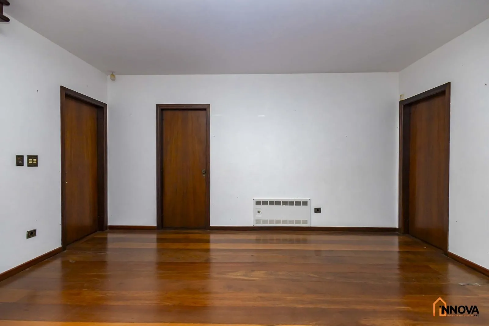 House with 5 bedrooms, 10 bathrooms, 5 parking spaces — photo 11