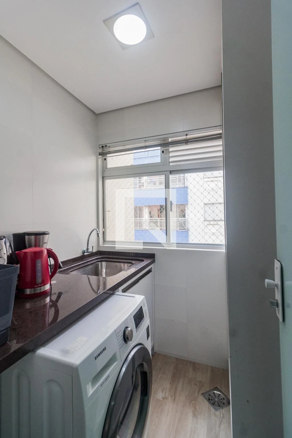 Furnished apartment, 77 m², with a glass-enclosed balcony — photo 27
