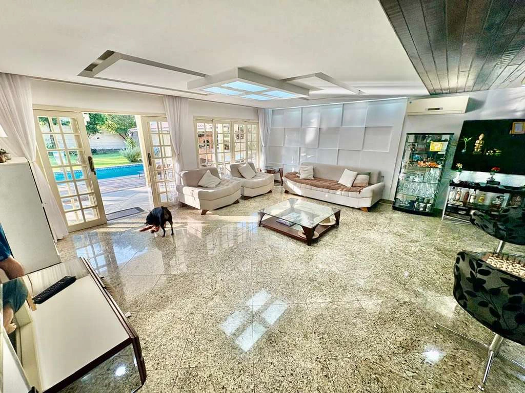 Furnished 4 en-suite bedrooms with 9 bathrooms — photo 3