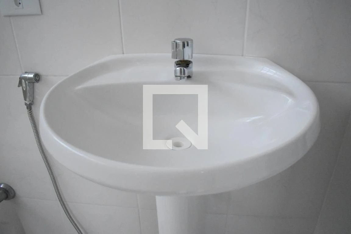 Квартира з 3 спальнями та дерев'яною підлогою або ламінатом — photo 4
