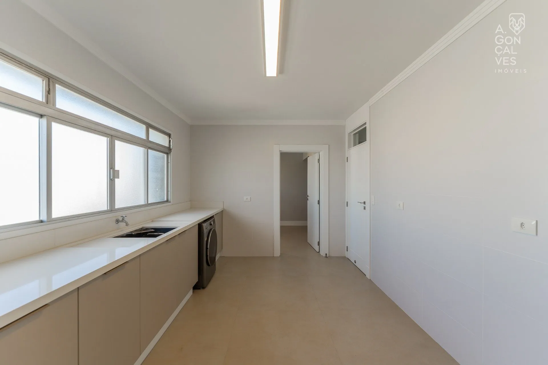 479 m² apartment with 4 bedrooms and 4 parking spaces — photo 31