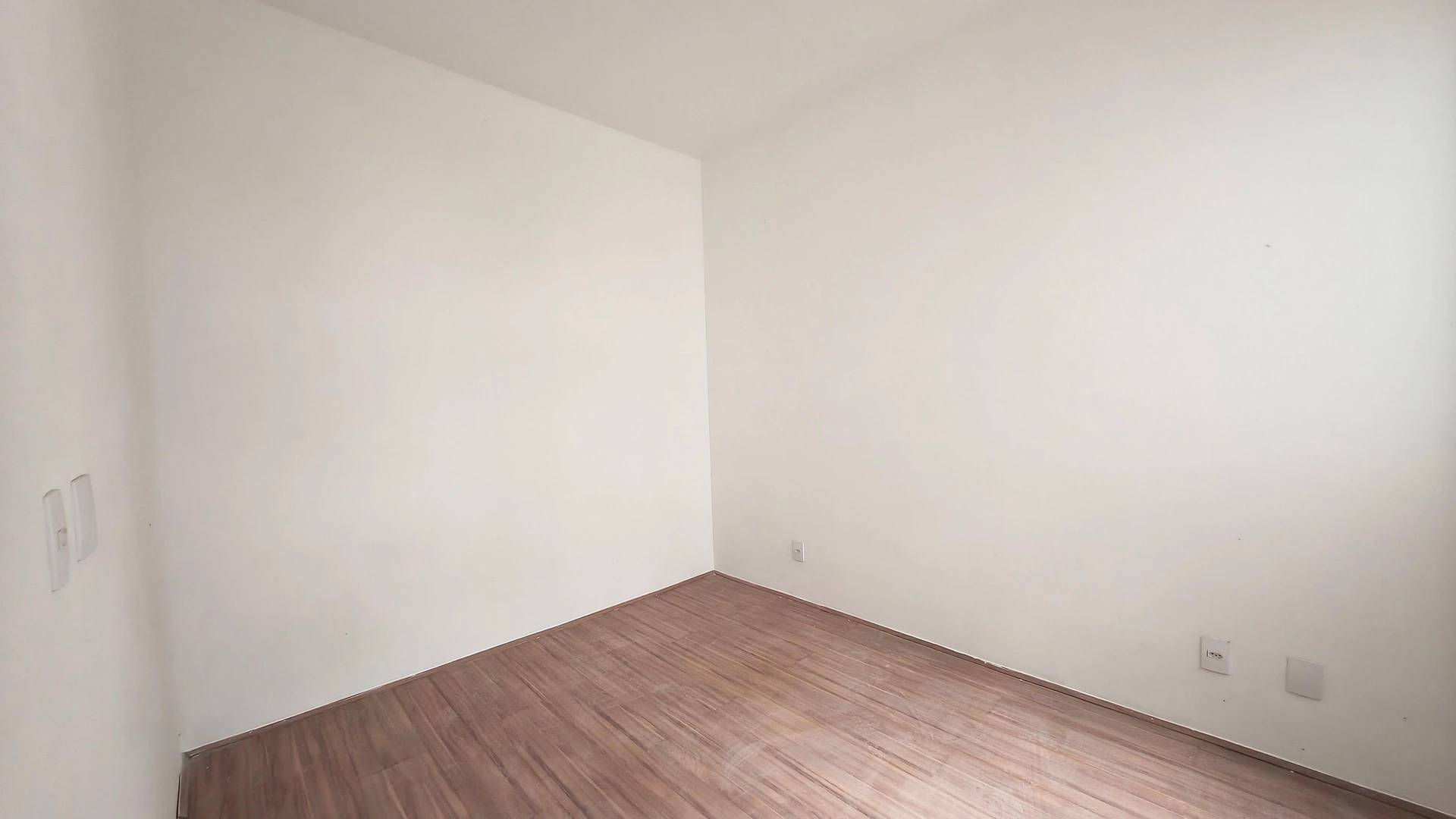 2-bedroom apartment in a building with a gym — photo 5