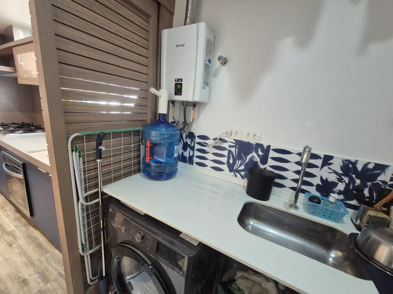90 m² apartment with a home office and a washing machine — photo 14