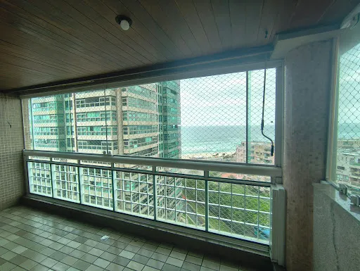 4-bedroom apartment with enclosed balcony — photo 6