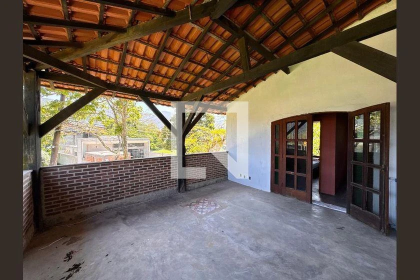 Casa de 4 dormitorios y 3 baños, 490 m² en total — photo 45