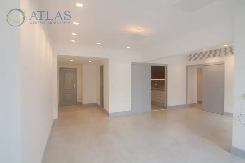 Apartamento, 90 m², com janelas do piso ao teto — photo 30