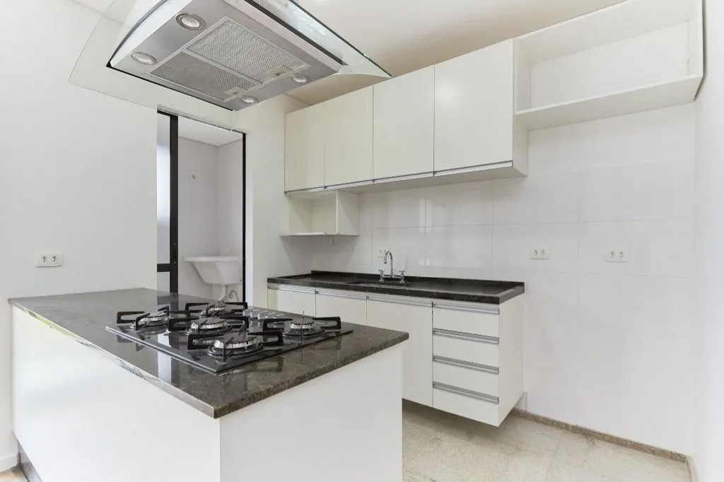 Furnished 2-bedroom apartment with an open-plan kitchen — photo 7