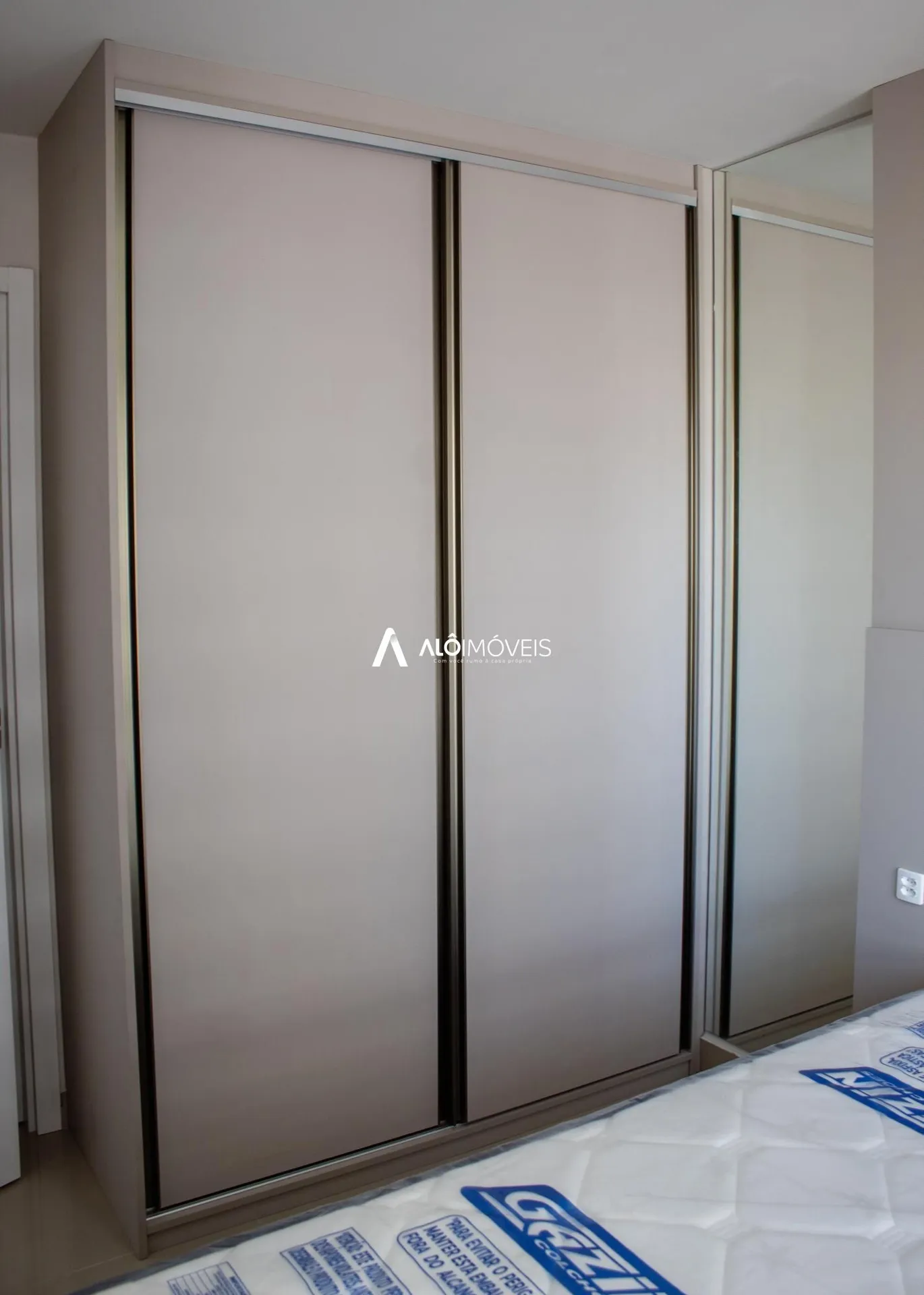 Furnished 1-bedroom apartment with open-plan kitchen — photo 41