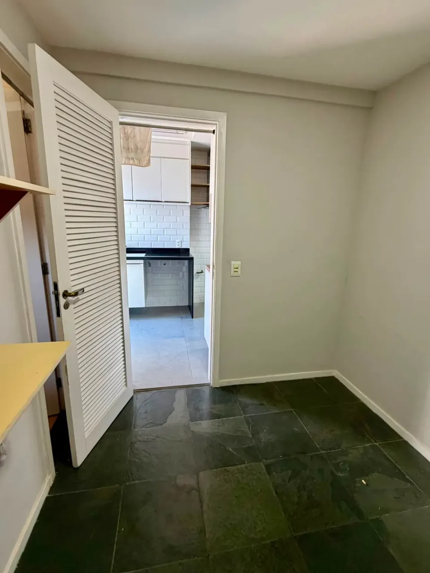 Furnished apartment with 3 bedrooms and 2 bathrooms — photo 24