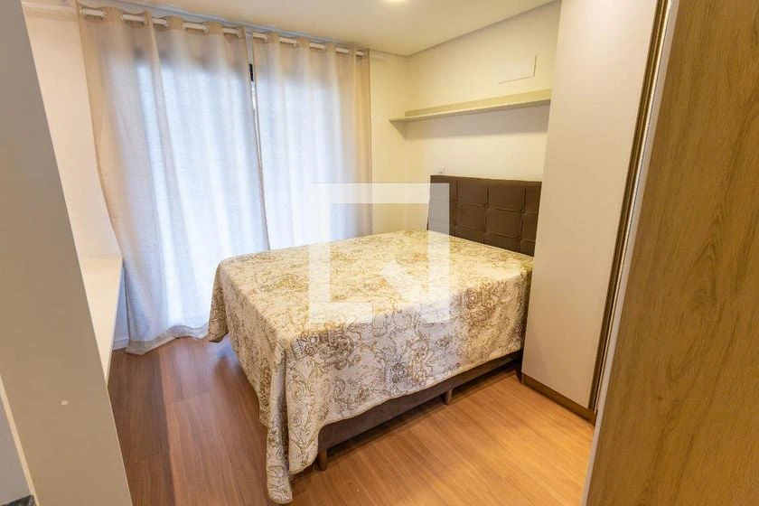 Studio, 28 m², with wood or laminate floors — photo 2