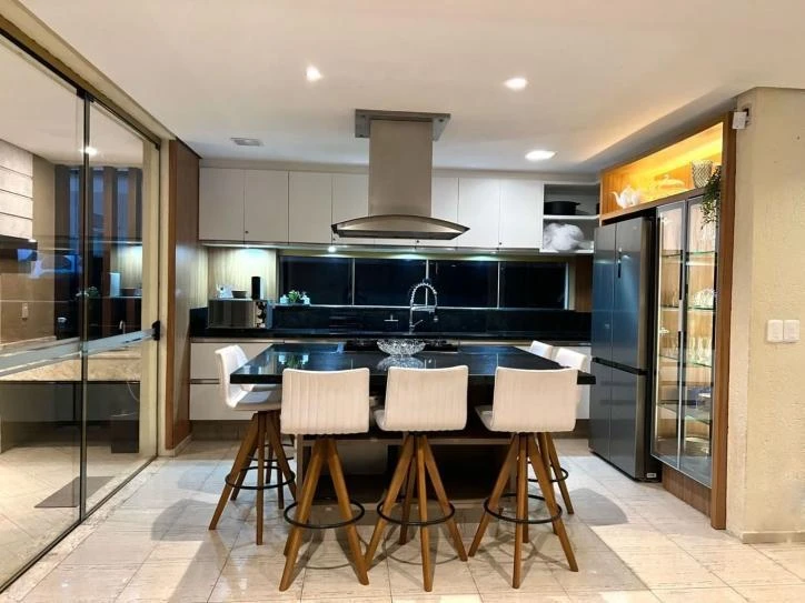 Ванна та 9 спалень: будинок 320 м² — photo 2