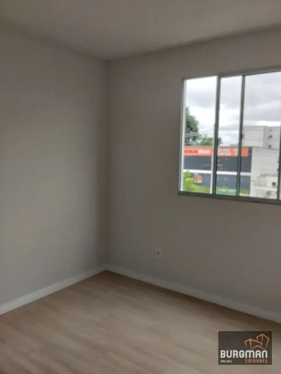 2-bedroom apartment with 1 parking space and laundry area — photo 16