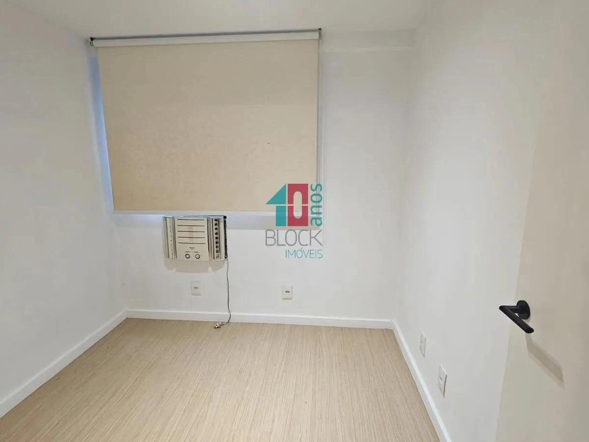 101 m² apartment with 3 bedrooms and a glass balcony — photo 22
