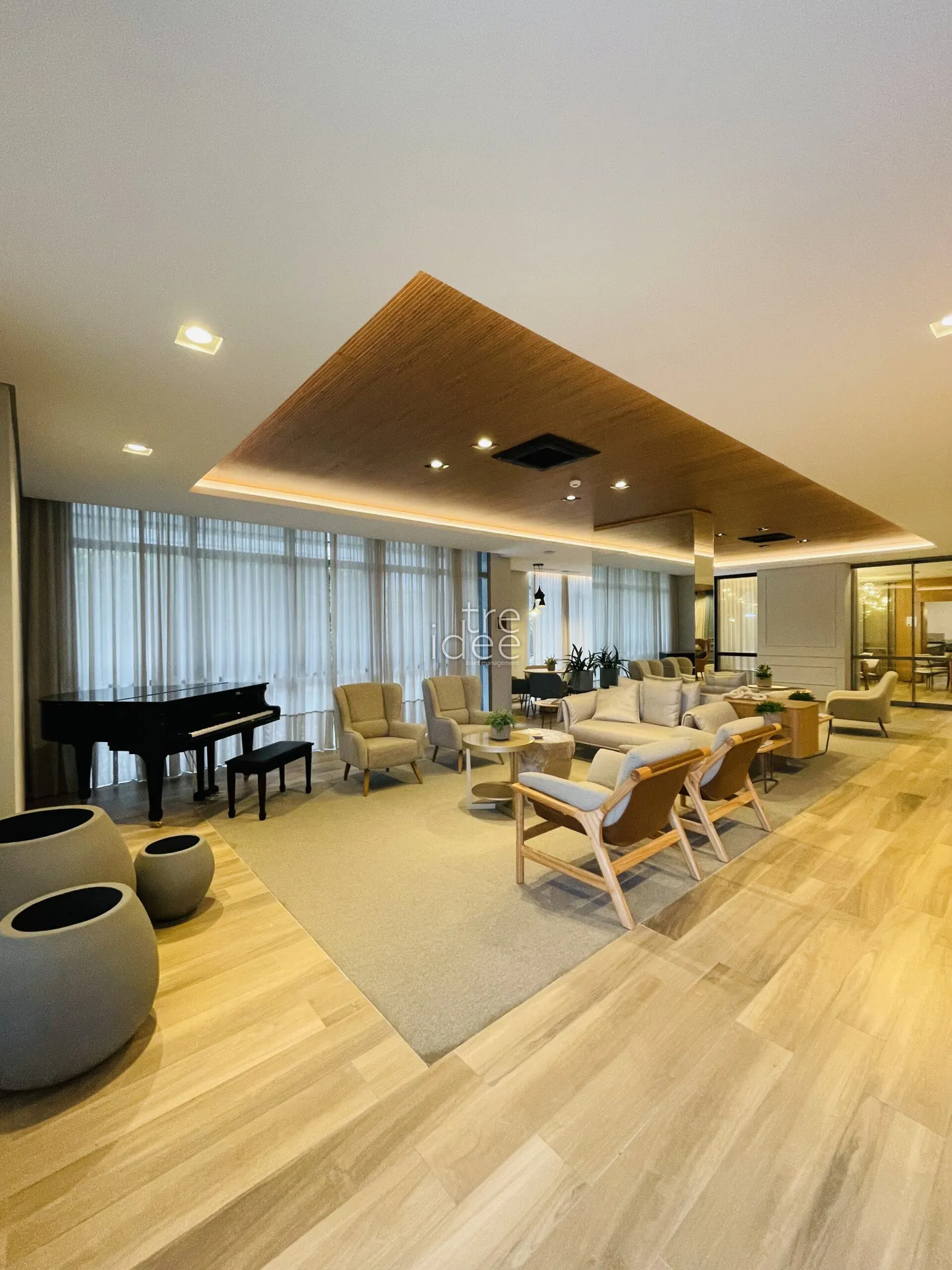 Furnished 1-bedroom apartment with an open-plan kitchen — photo 31
