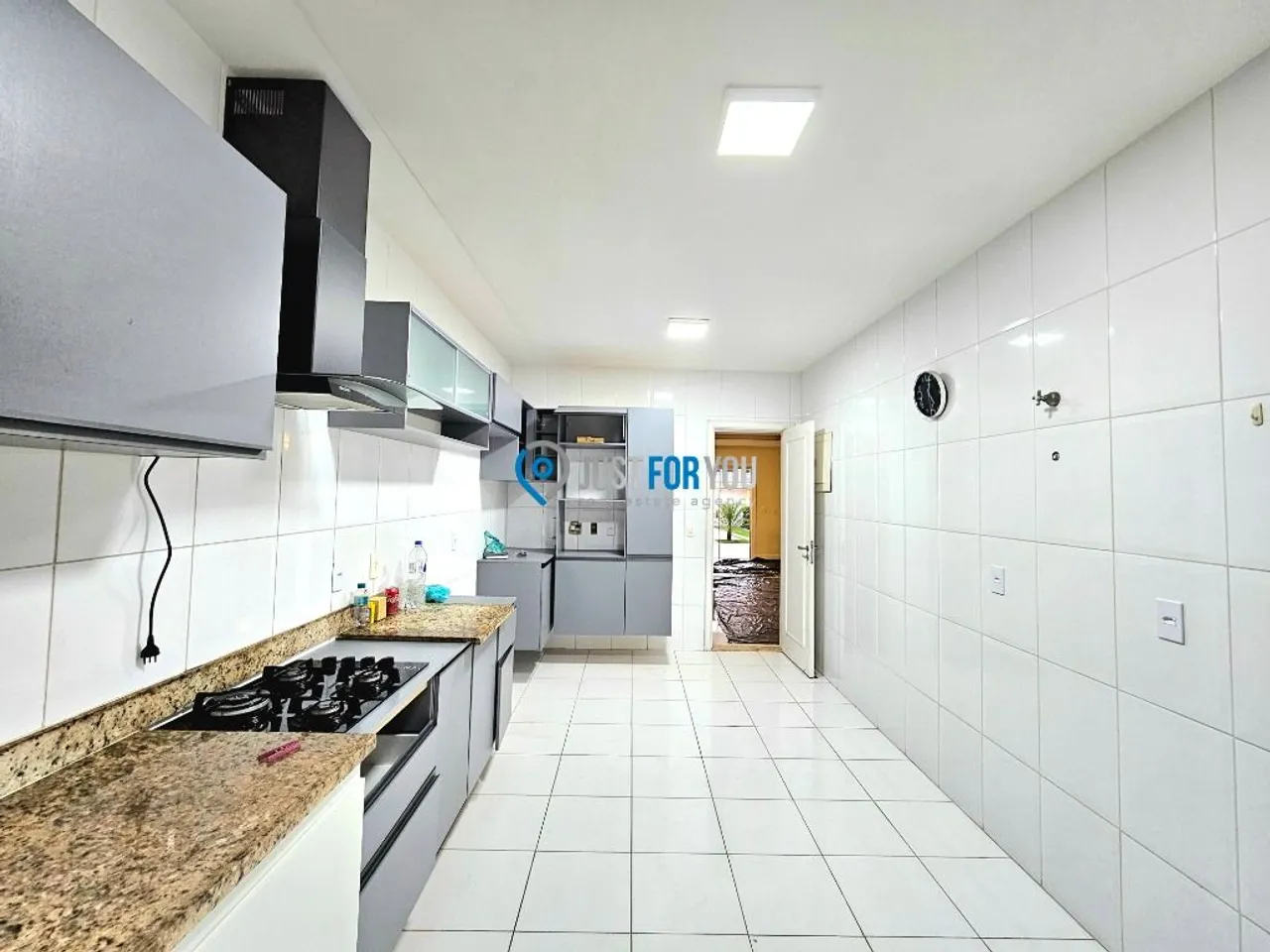 House with 5 bedrooms, 300 m² and a closed gas kitchen — photo 5