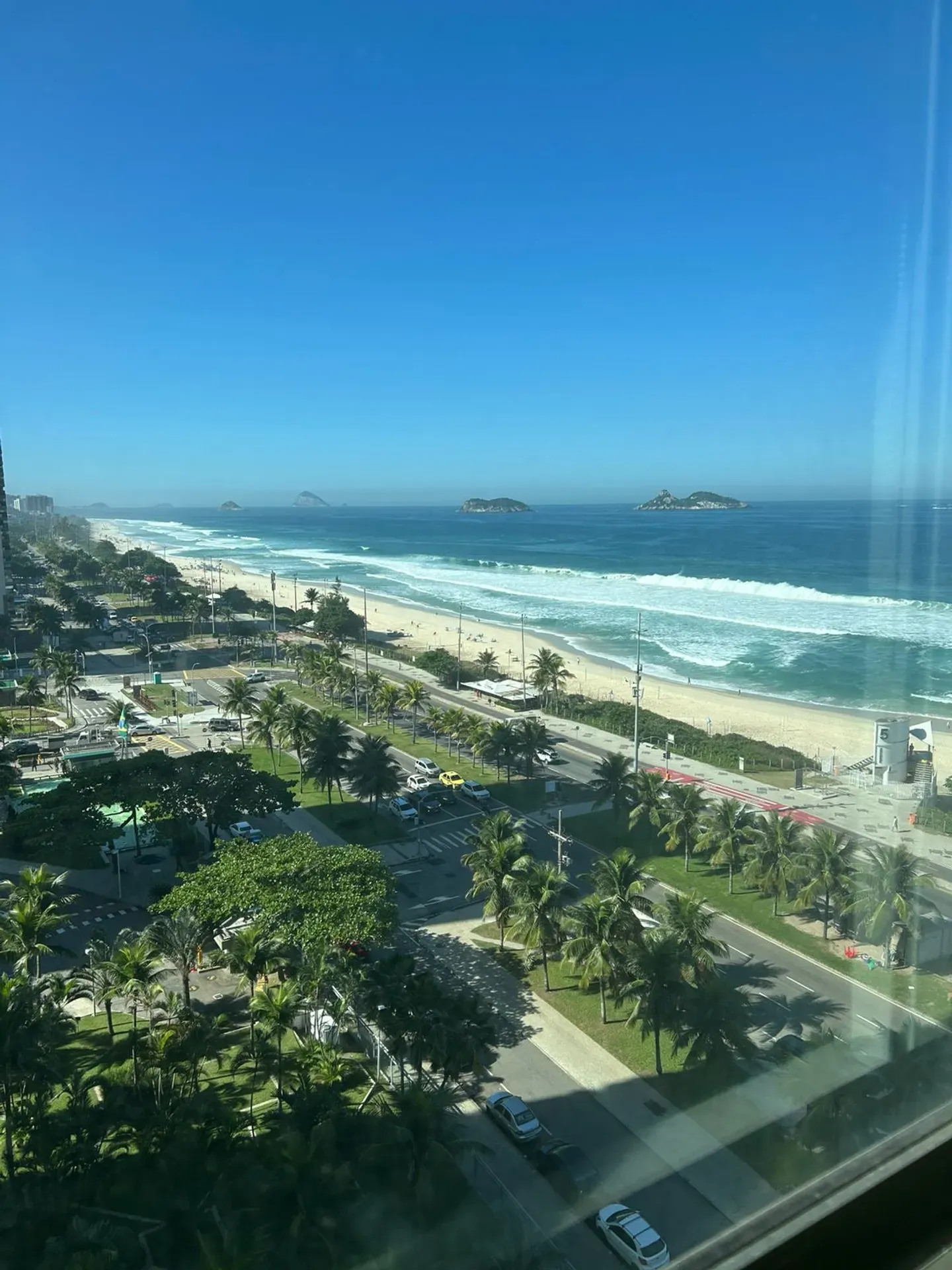Apartamento com vista para a água, Barra da Tijuca