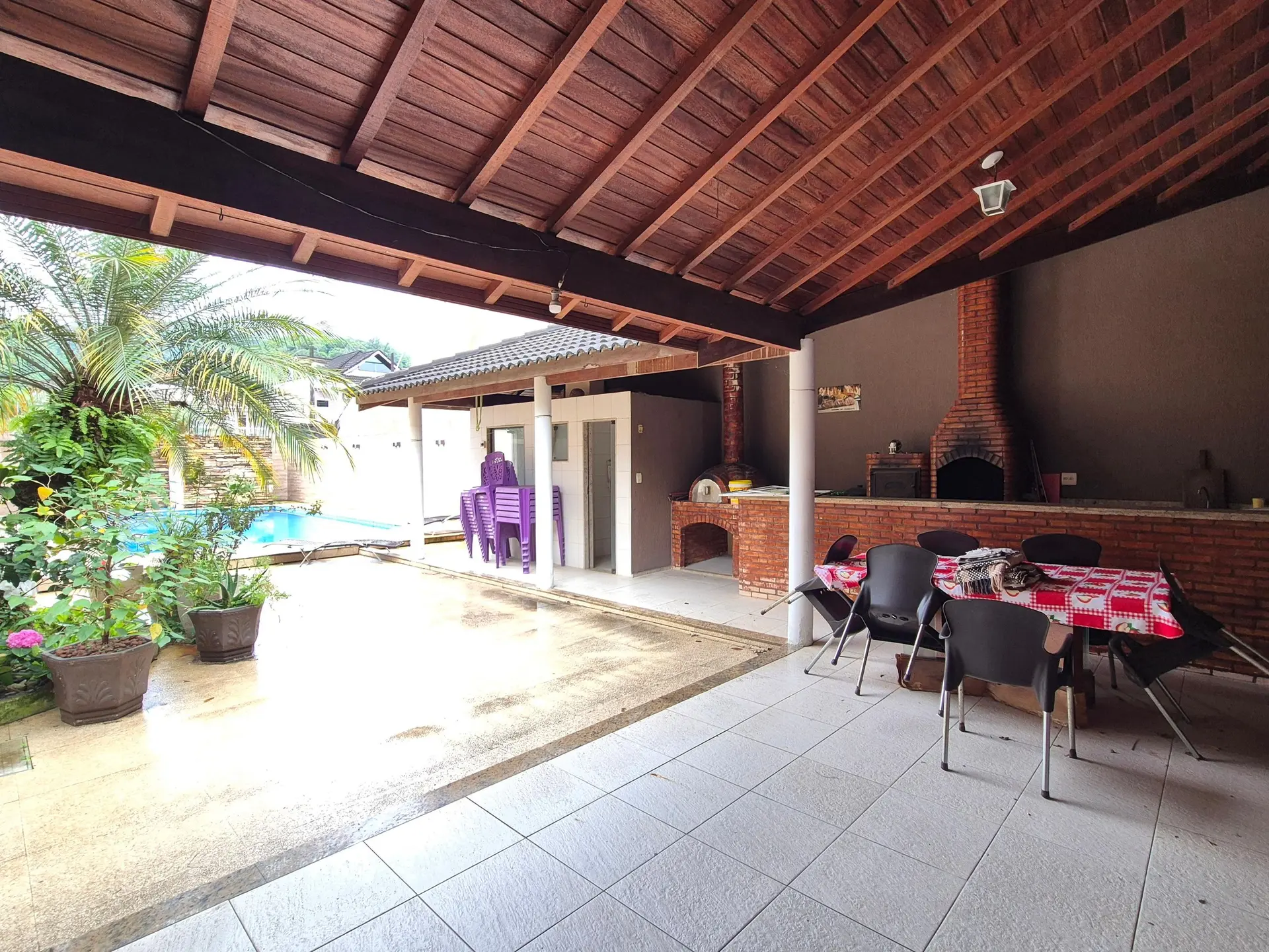 Jacuzzi in a 3-bedroom house, 400 m² — photo 30