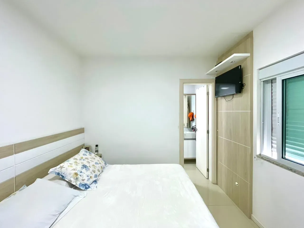 Furnished 2-bedroom apartment with balcony on the 8th — photo 10
