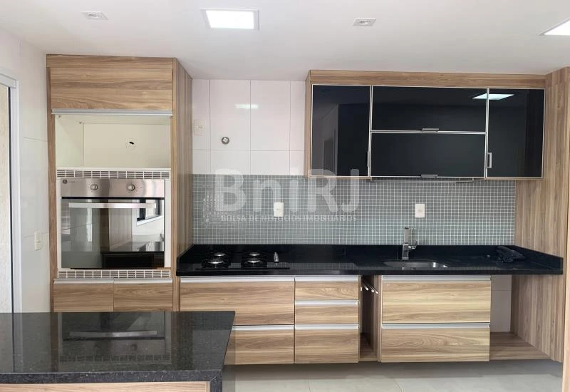 3-bedroom apartment in a building with a pool — photo 33
