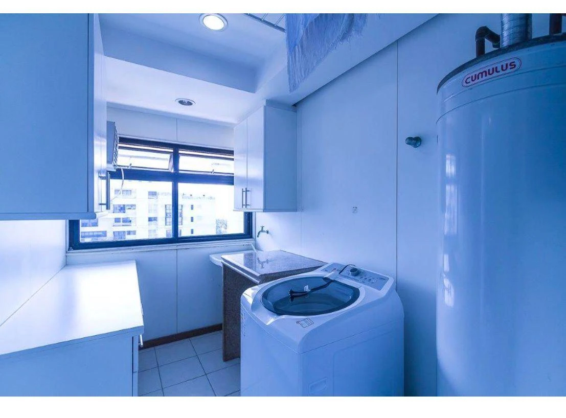 Apartamento mobiliado de 214 m² com 4 quartos e 5 banheiros — photo 22