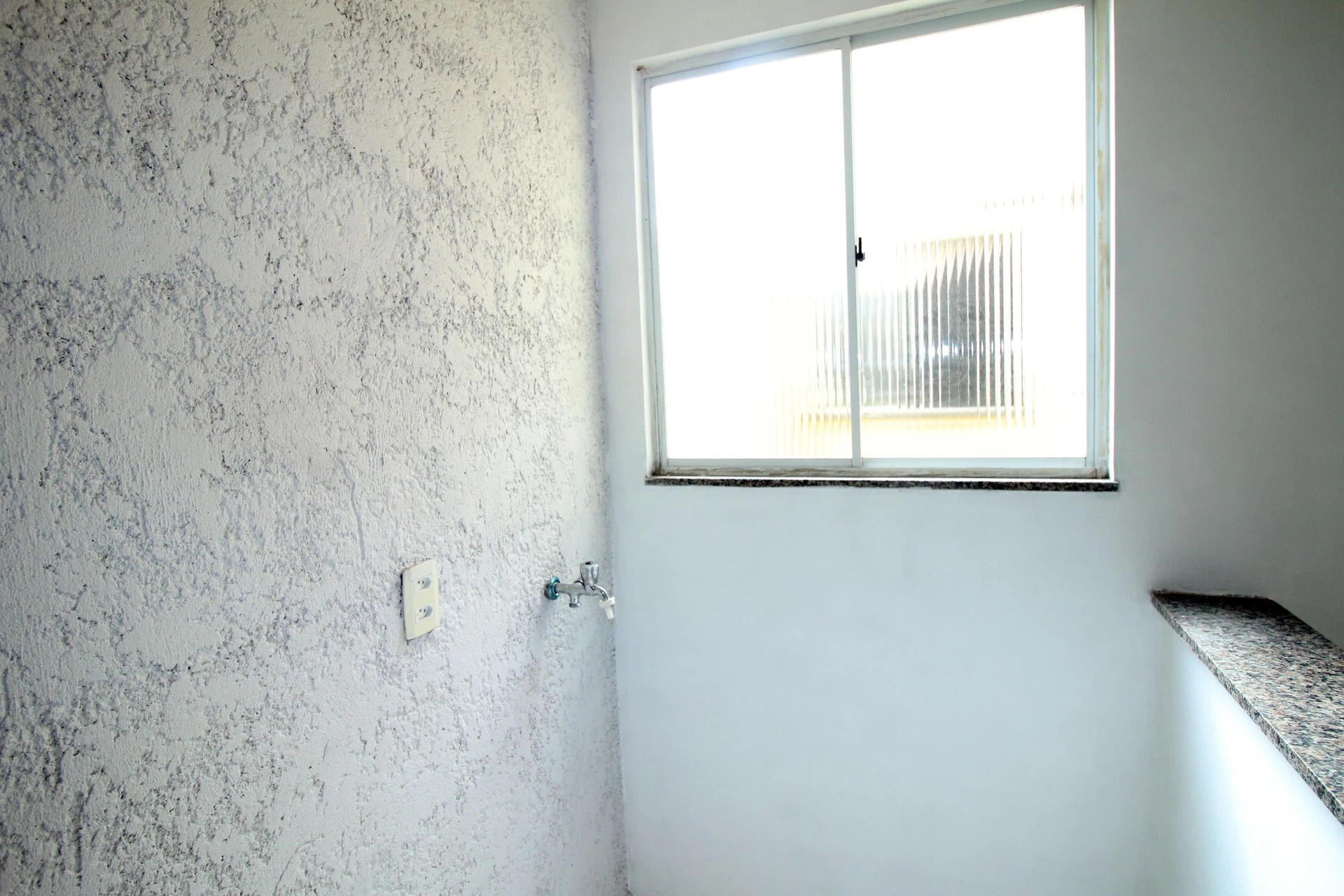 Unfurnished studio with 1 bedroom and 1 total bathroom — photo 11