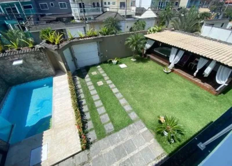 Balcony with a grill in a 4-bedroom house, 300 m² — photo 5
