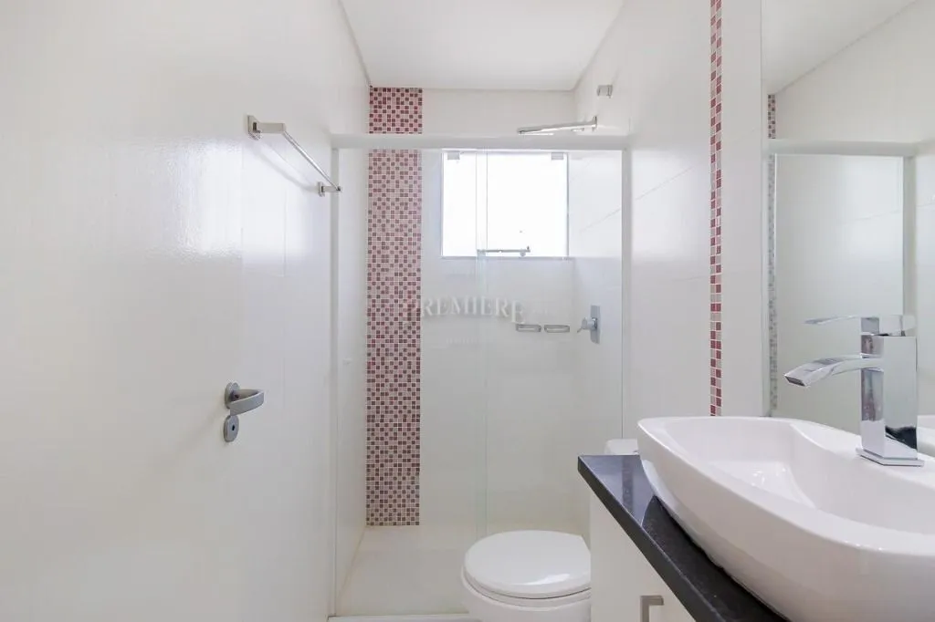 4 en-suite bedroom house with 5 parking spaces — photo 32