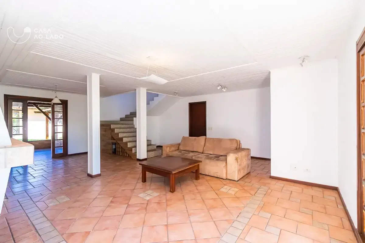 390 m² house with 6 bedrooms and a backyard unit — photo 11