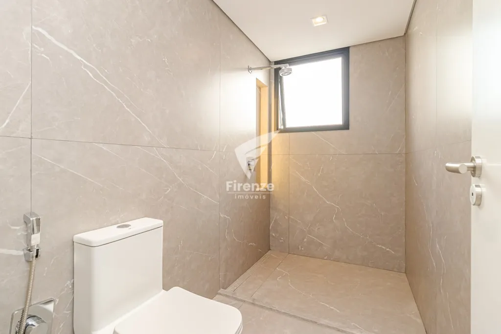 Furnished house with 4 bedrooms and 320 m² — photo 117
