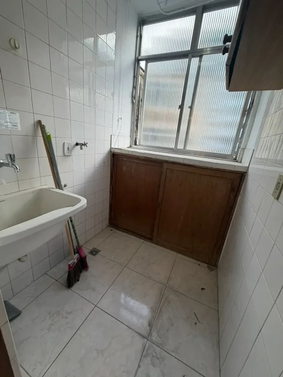 Unfurnished 2-bedroom apartment with parking spot — photo 17