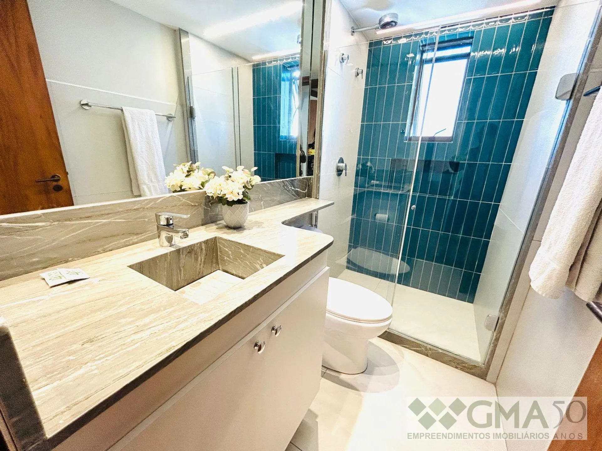 Furnished 87 m² apartment with open-plan kitchen and suite — photo 5