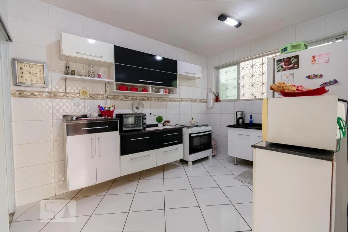 Furnished 4-bedroom house with private garden — photo 8