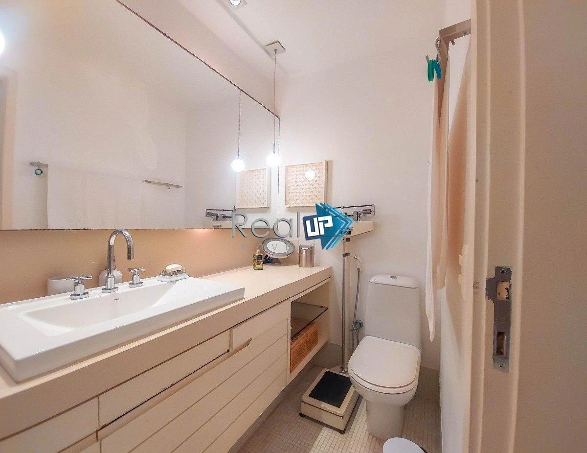 429 m² apartment with 5 bedrooms and 3 parking spots — photo 36