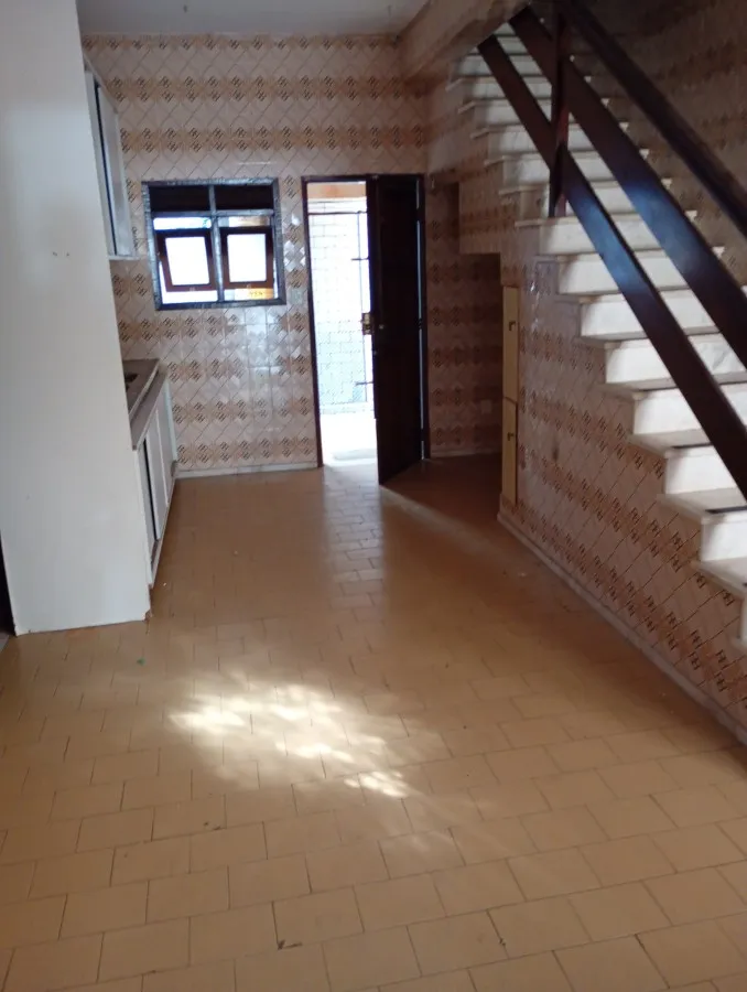 220 m² house with a closed kitchen and 3 bedrooms — photo 8