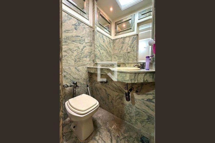 Glass-enclosed balcony in a 4-bedroom apartment, 403 m² — photo 40