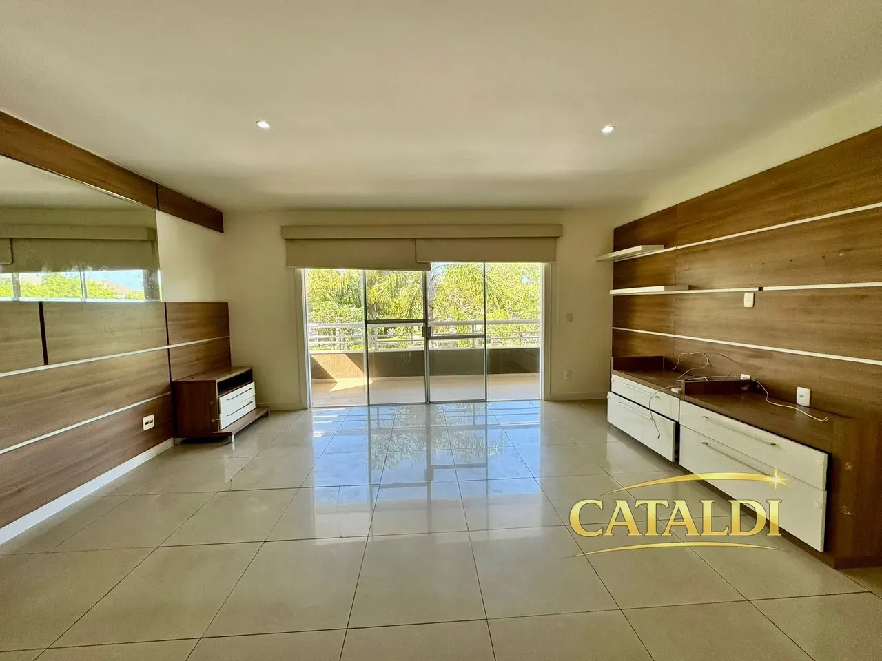 Furnished house, 400 m², with floor-to-ceiling windows — photo 20