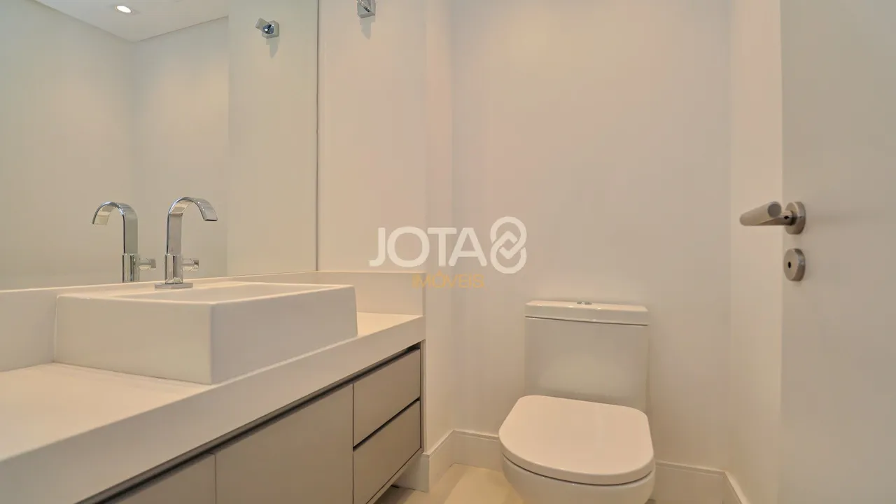 Apartment with 3 en-suite bedrooms 266 m² and parking — photo 16