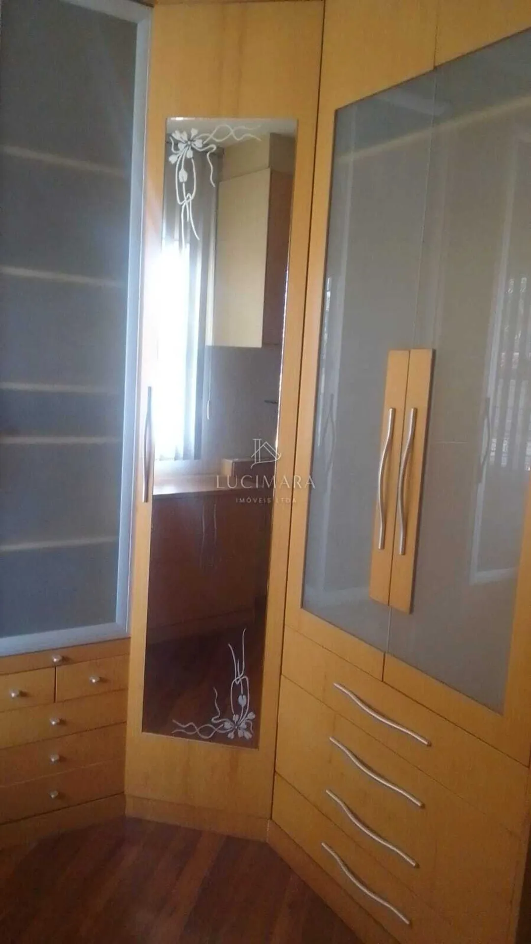 97 m² house with a grill on the balcony and a walk-in closet — photo 21