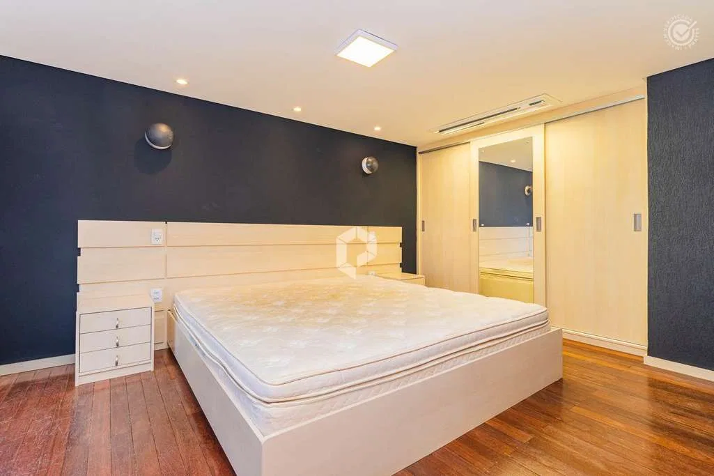 Furnished apartment, 65 m², with floor-to-ceiling windows — photo 7