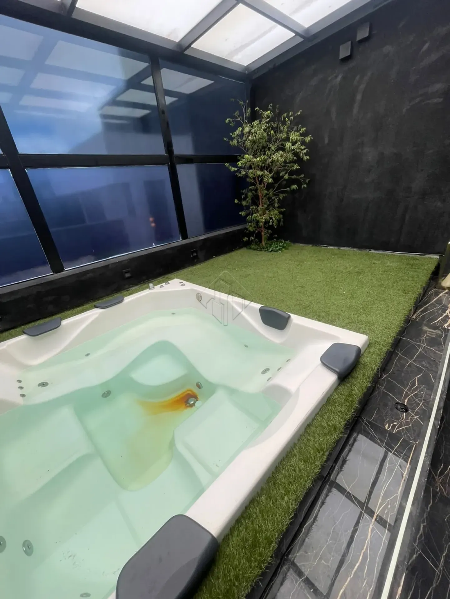 Furnished apartment, 123 m², with floor-to-ceiling windows — photo 34