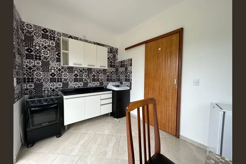 Furnished 1-bedroom apartment with a balcony — photo 2