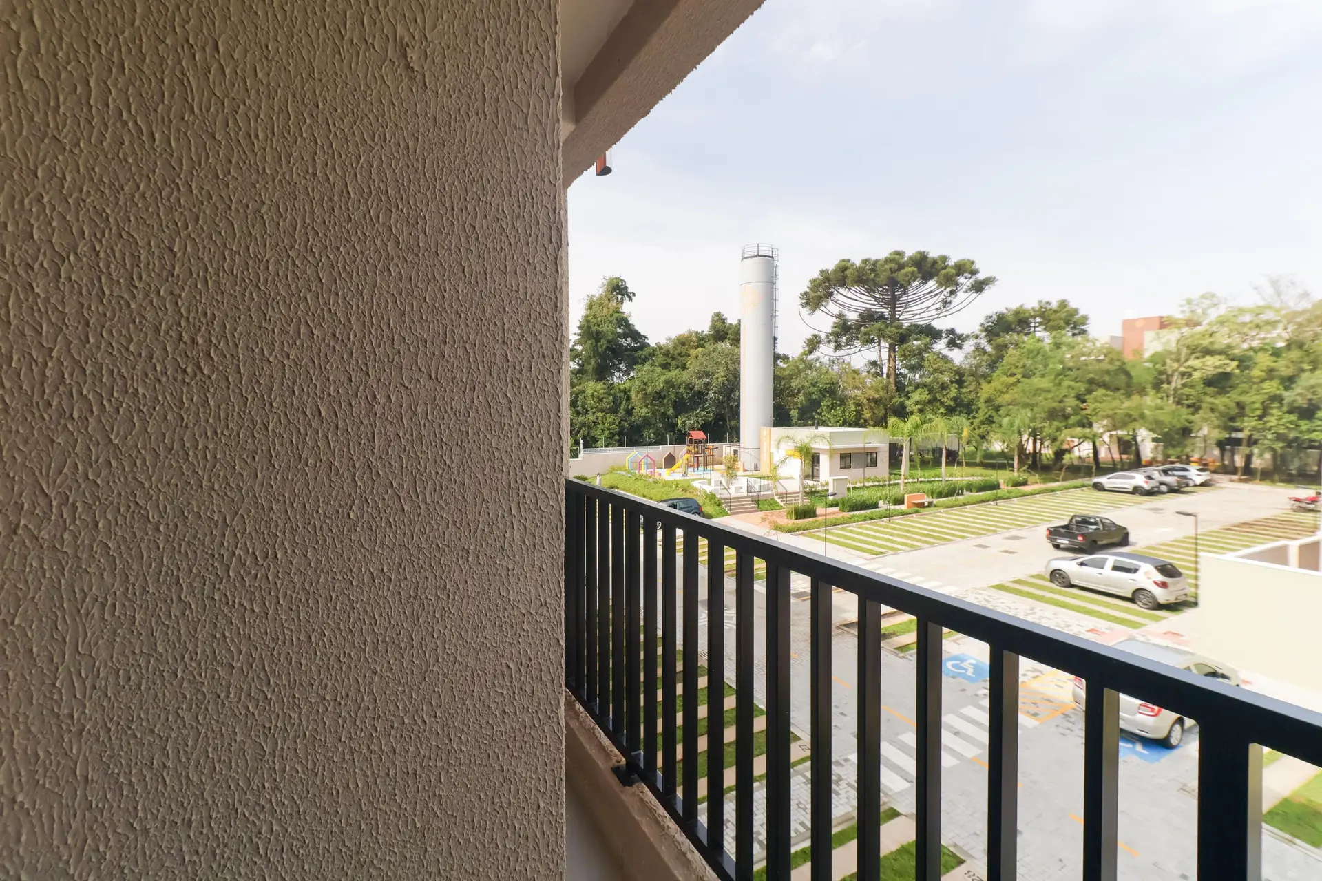 3-bedroom apartment with a grill on the balcony in Curitiba — photo 7