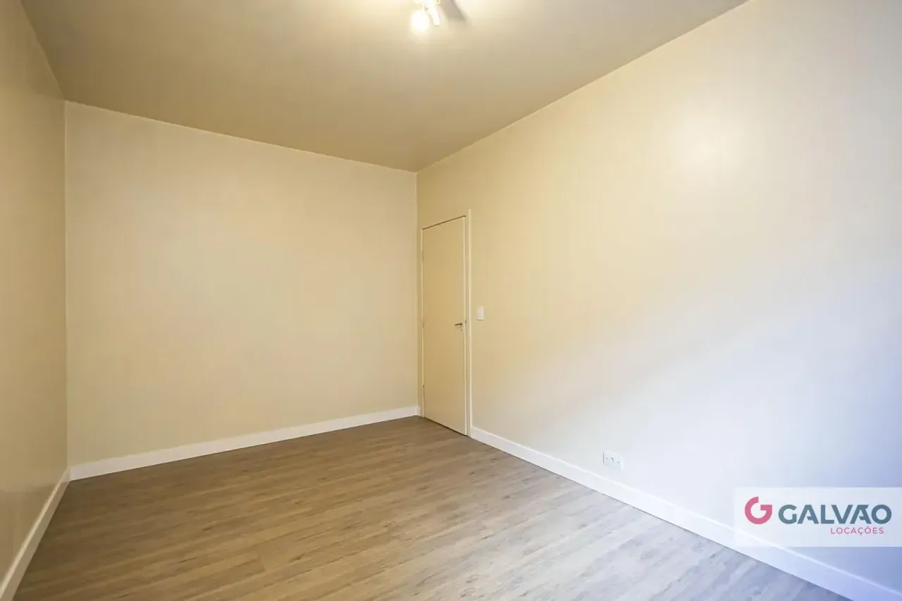 Apartamento con cocina cerrada y 3 dormitorios — photo 9