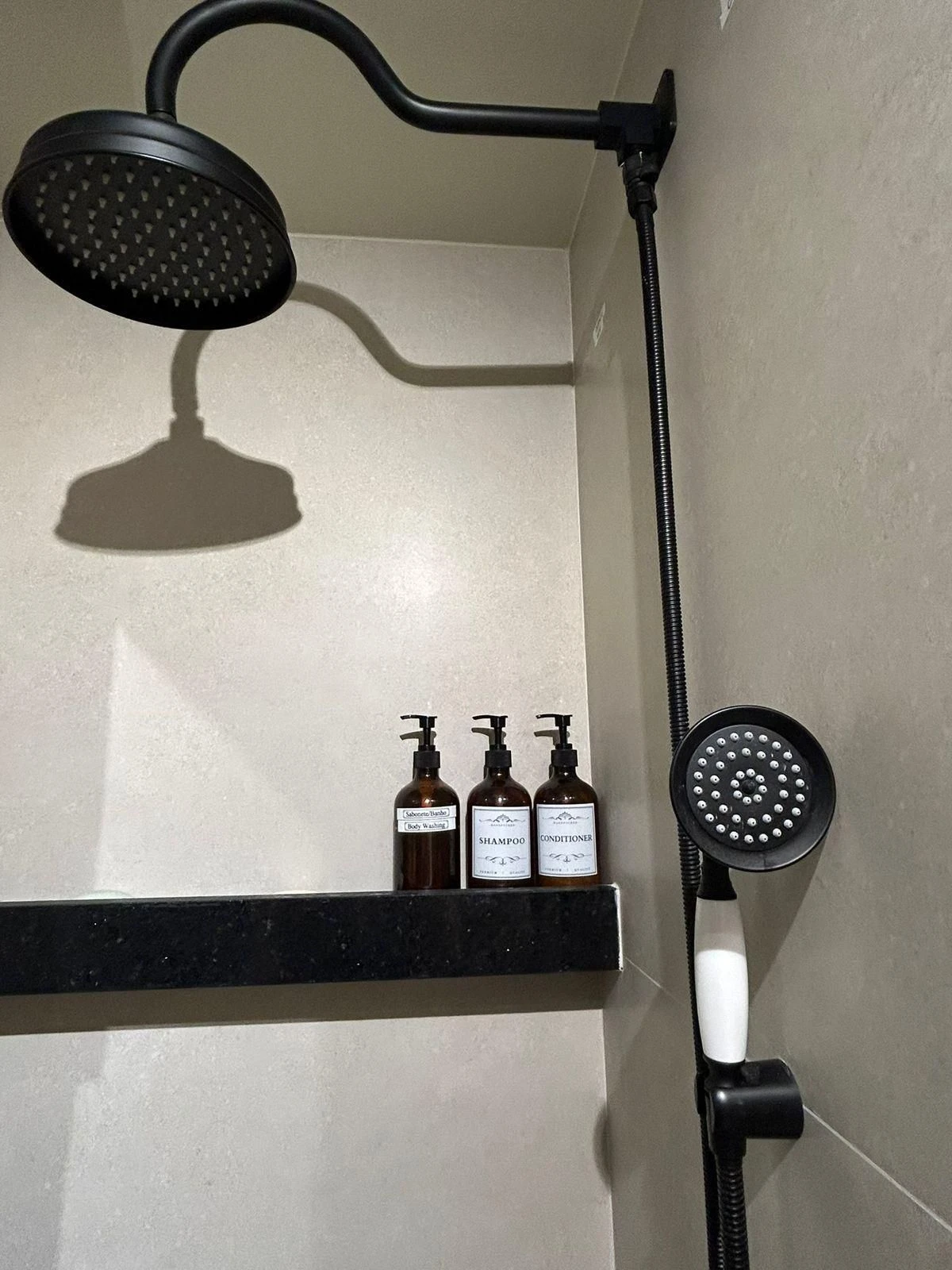 Apartamento mobiliado com cozinha americana e varanda envidraçada — photo 12