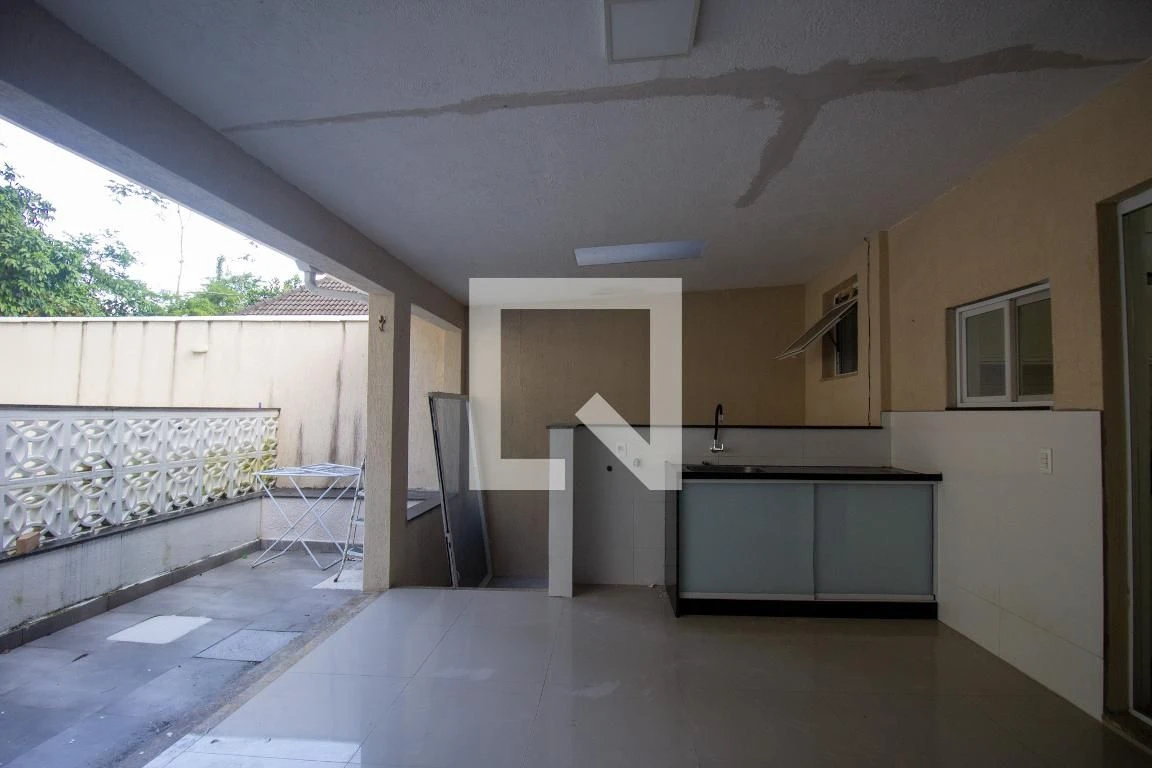 Дом 220 м² с грилем на балконе и собственным бассейном — photo 12